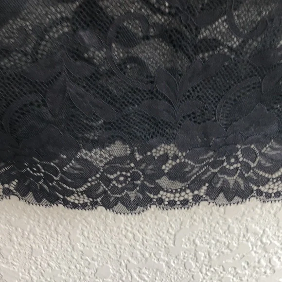 Guess Lace Blouse (Size Small) NWT - Picture 3 of 11